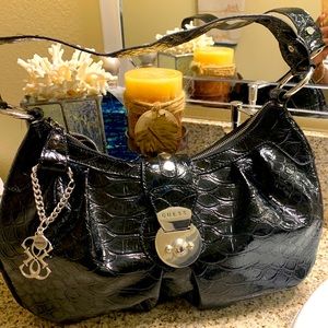 GUESS😍"SHINE BAG ~ BLACK WITH SILVER COLOR"😍